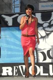 Vanessa Hudgens feet photo thumbnail