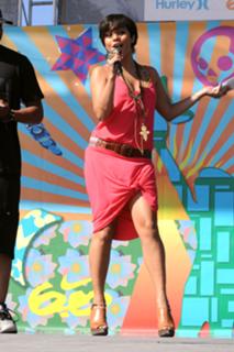 Vanessa Hudgens feet photo thumbnail