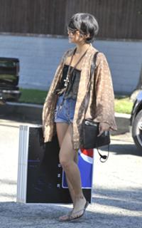 Vanessa Hudgens feet photo thumbnail