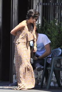 Vanessa Hudgens feet photo thumbnail