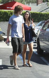 Vanessa Hudgens feet photo thumbnail