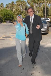 Vanessa Hudgens feet photo thumbnail