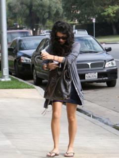 Vanessa Hudgens feet photo thumbnail