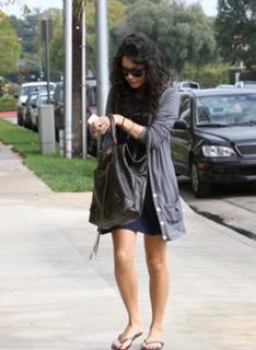 Vanessa Hudgens feet photo thumbnail