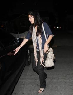 Vanessa Hudgens feet photo thumbnail