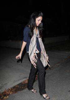 Vanessa Hudgens feet photo thumbnail