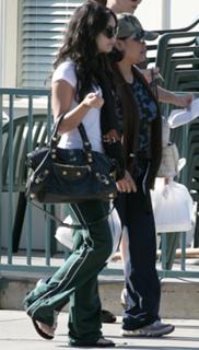 Vanessa Hudgens feet photo thumbnail