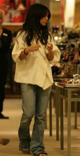 Vanessa Hudgens feet photo thumbnail