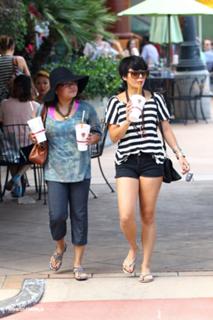 Vanessa Hudgens feet photo thumbnail