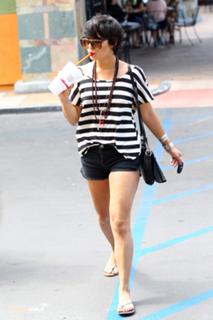 Vanessa Hudgens feet photo thumbnail