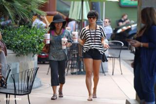 Vanessa Hudgens feet photo thumbnail