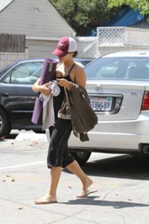 Vanessa Hudgens feet photo thumbnail