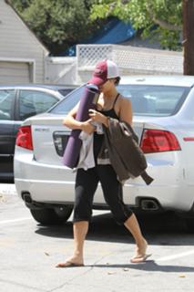 Vanessa Hudgens feet photo thumbnail