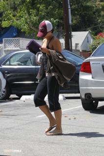Vanessa Hudgens feet photo thumbnail