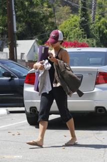 Vanessa Hudgens feet photo thumbnail