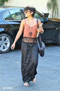 Vanessa Hudgens feet photo thumbnail
