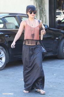 Vanessa Hudgens feet photo thumbnail