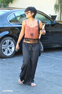Vanessa Hudgens feet photo thumbnail