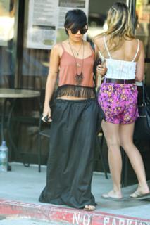 Vanessa Hudgens feet photo thumbnail