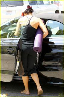 Vanessa Hudgens feet photo thumbnail