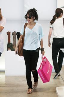 Vanessa Hudgens feet photo thumbnail