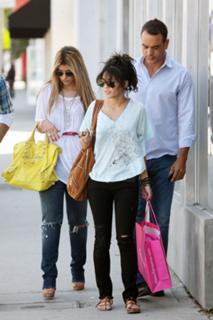 Vanessa Hudgens feet photo thumbnail