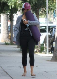 Vanessa Hudgens feet photo thumbnail