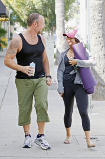 Vanessa Hudgens feet photo thumbnail