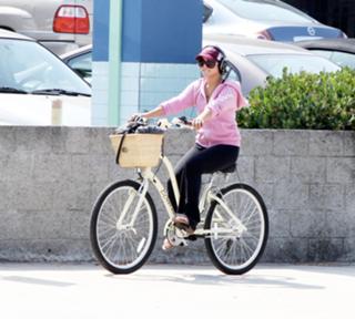 Vanessa Hudgens feet photo thumbnail