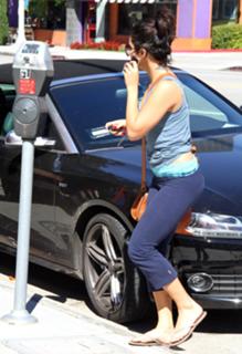 Vanessa Hudgens feet photo thumbnail