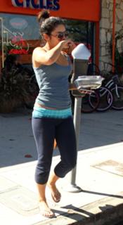 Vanessa Hudgens feet photo thumbnail