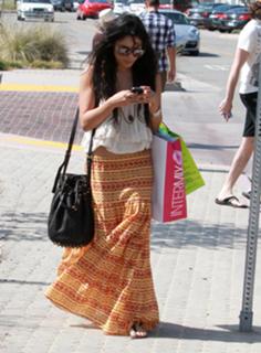Vanessa Hudgens feet photo thumbnail