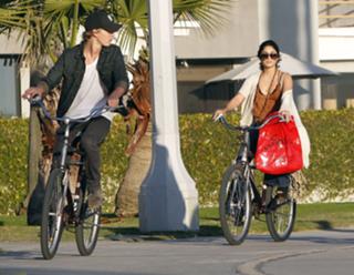 Vanessa Hudgens feet photo thumbnail