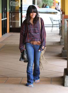Vanessa Hudgens feet photo thumbnail