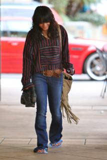 Vanessa Hudgens feet photo thumbnail