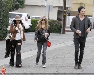 Vanessa Hudgens feet photo thumbnail