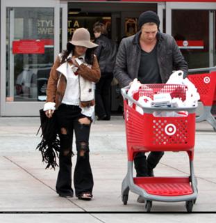 Vanessa Hudgens feet photo thumbnail