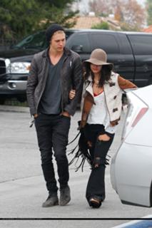 Vanessa Hudgens feet photo thumbnail