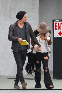 Vanessa Hudgens feet photo thumbnail