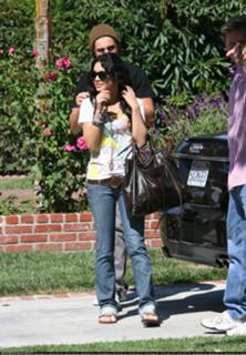 Vanessa Hudgens feet photo thumbnail