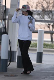 Vanessa Hudgens feet photo thumbnail