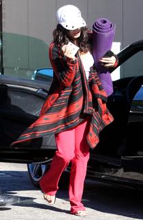 Vanessa Hudgens feet photo thumbnail