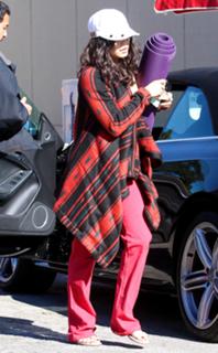 Vanessa Hudgens feet photo thumbnail