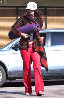 Vanessa Hudgens feet photo thumbnail