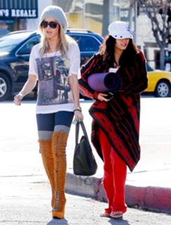 Vanessa Hudgens feet photo thumbnail