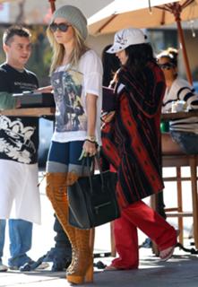 Vanessa Hudgens feet photo thumbnail