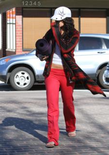 Vanessa Hudgens feet photo thumbnail