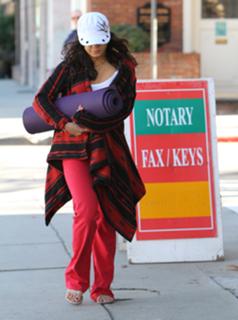 Vanessa Hudgens feet photo thumbnail