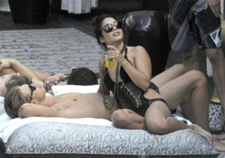 Vanessa Hudgens feet photo thumbnail