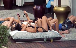 Vanessa Hudgens feet photo thumbnail